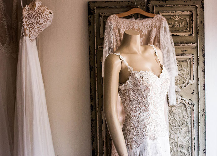 Jak wybrać suknię ślubną i na co zwrócić uwagę podczas wizyty w salonie