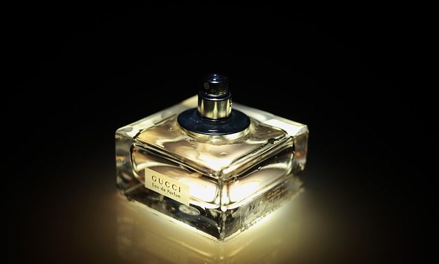Perfumy - prezent trafiony czy nie dla kobiety