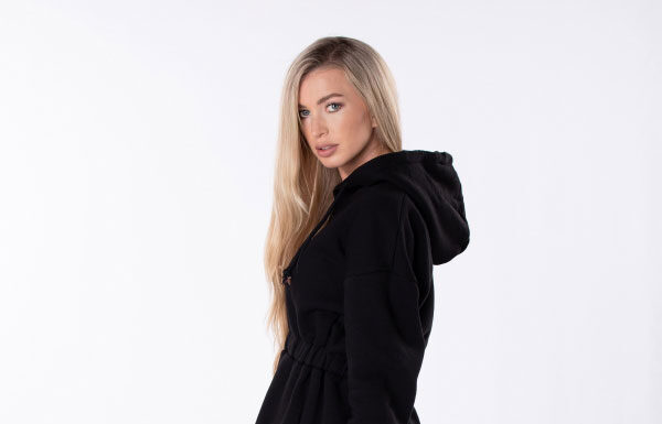 Jak nosić dzianinowe sukienki? Jak nosić dzianinowe sukienki