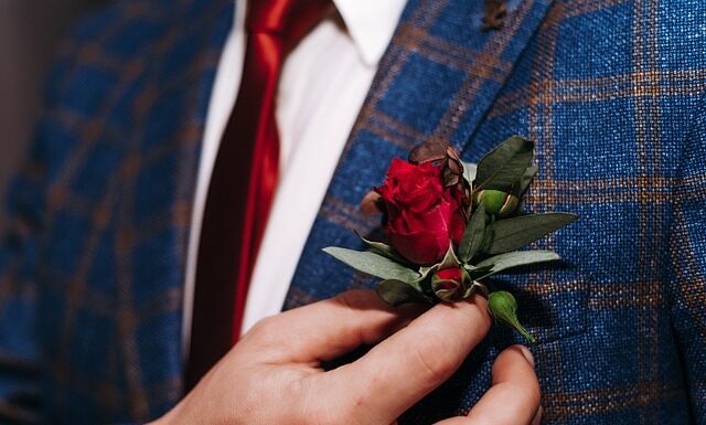 Kto powinien mieć butonierkę?