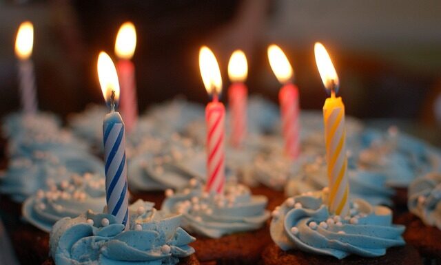 Kto kroi tort weselny dla gości? Kto kroi tort weselny dla gości?