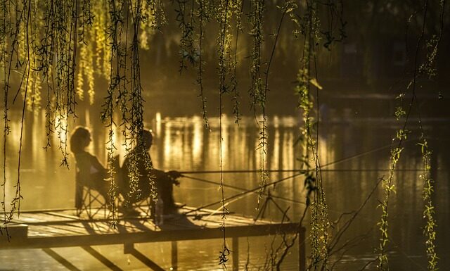 Jakie kolory kurtek na wiosnę 2023?