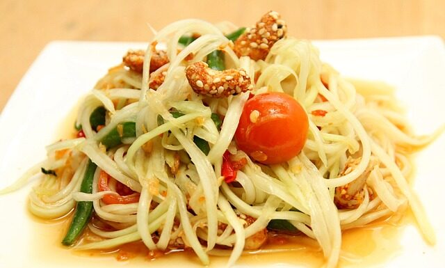 Co na górę do zielonej sukienki?