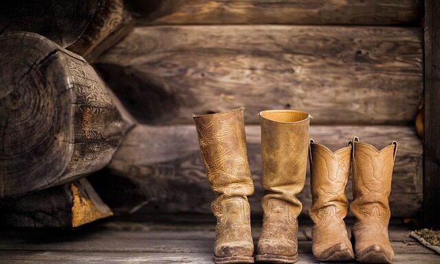 Do czego nosi się kowbojki? Do czego nosi się kowbojki?