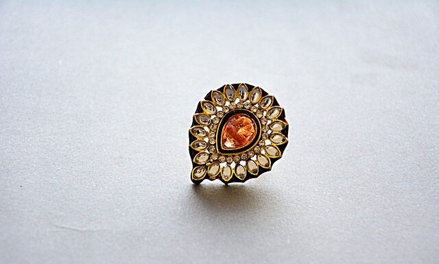 Co oznacza kolczyk septum?