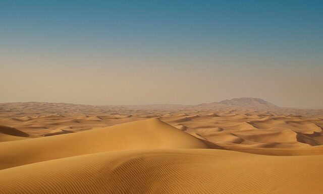 Czy w Dubaju można chodzić w krótkich spodenkach?