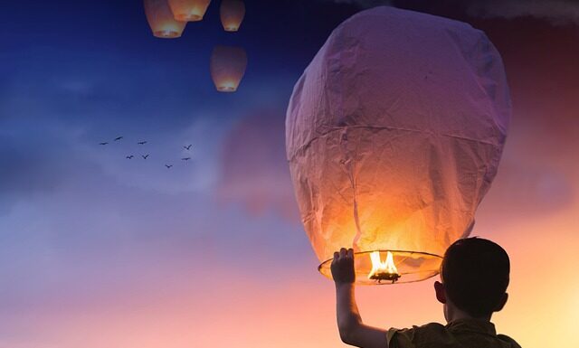 Jak samemu zrobić lampion na roraty?