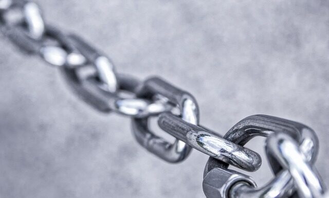 Czym Przeciąć metalowy kolczyk?