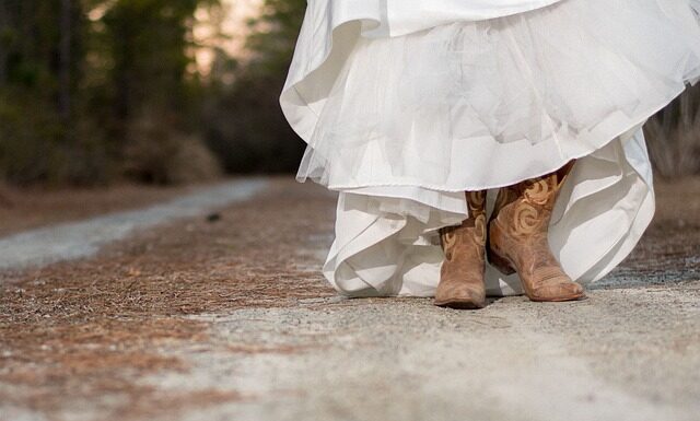 Do czego beżowe kowbojki?