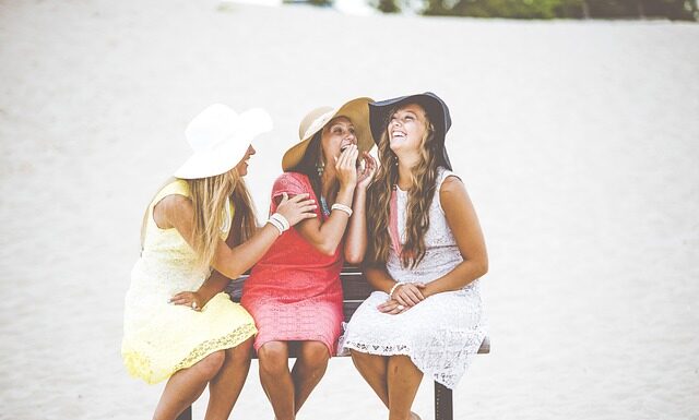 Czy mucha musi pasować do sukienki?