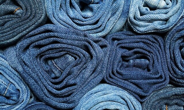 Jakie spodnie do damskiej marynarki?