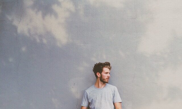 Czym się różni podkoszulek od koszulki?