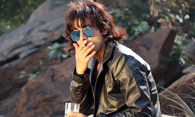 Jak modnie nosić marynarkę?